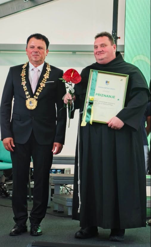 Morda je slika naslednjega: besedilo